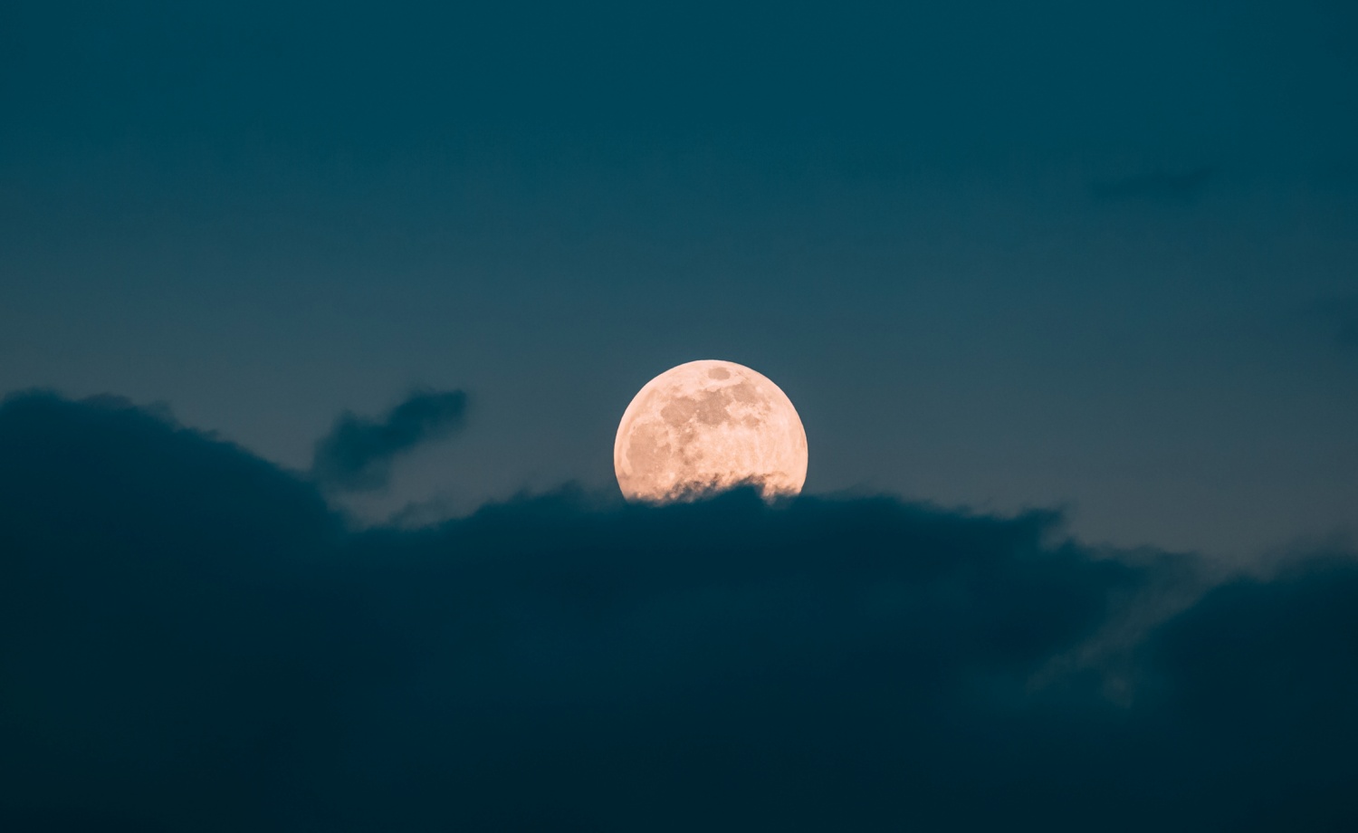 Everything You Need to Know about Full Moon Manifestation